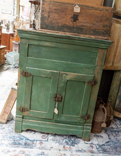 Cat primitive furniture