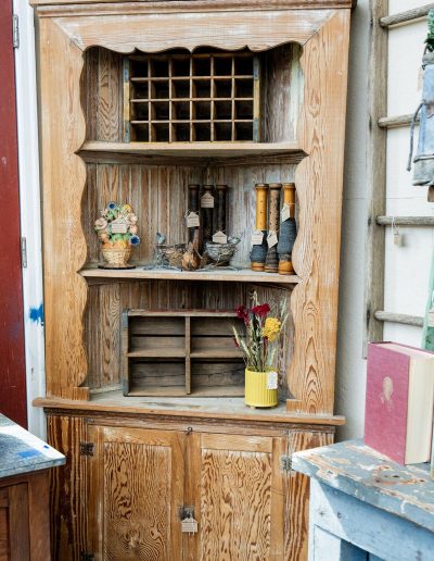 Corner cupboard