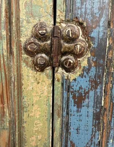Detail painted hinge