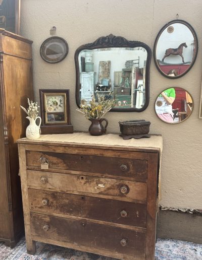 Dresser mirror vignette